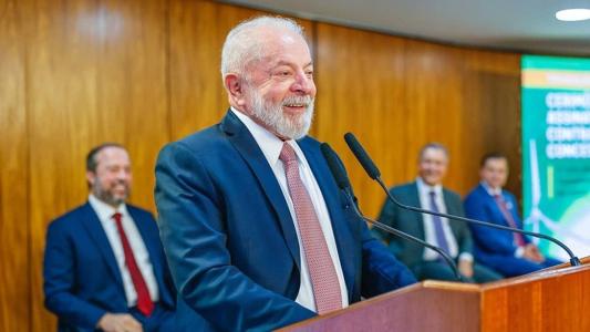 Em primeira atividade após realização de cirurgia, Lula sancionou o PL do Desenrola Brasil