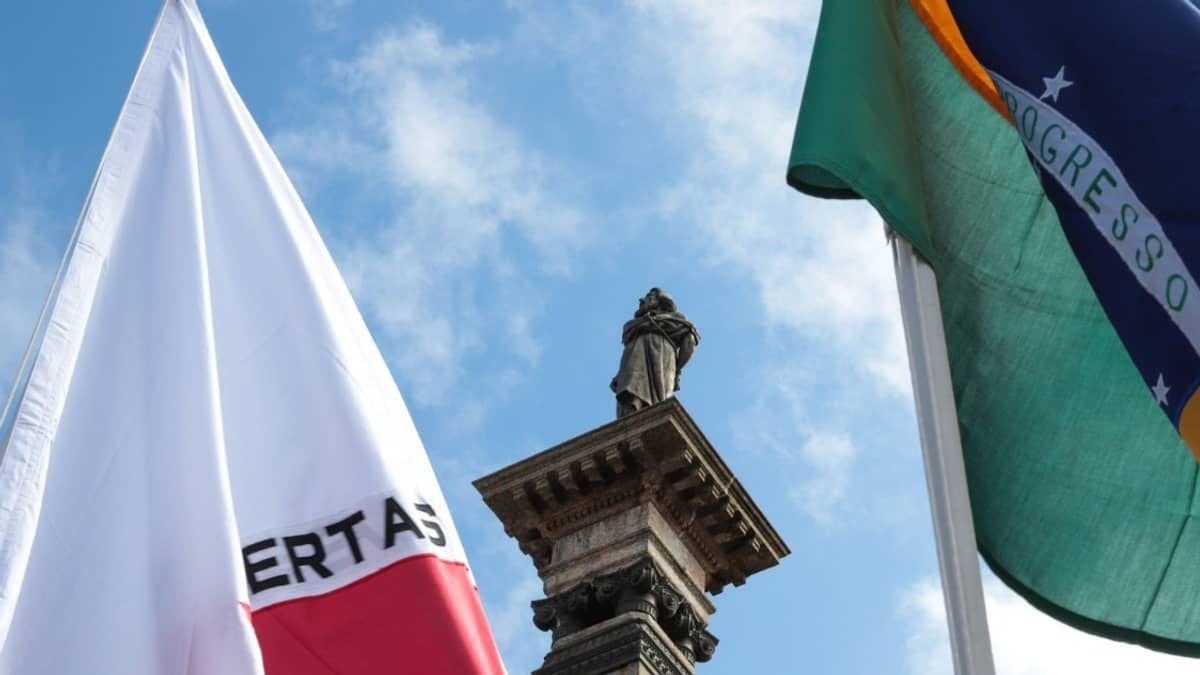 Após críticas, Governo de Minas edita publicação que fala em 'crimes' de Tiradentes 
