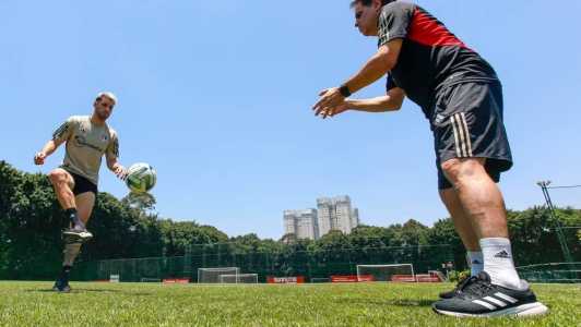 Em recuperação, Calleri treina no gramado do São Paulo