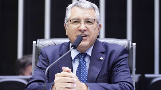 Em reunião ministerial, Padilha cobra nomeações e Haddad critica BC, dizem fontes.