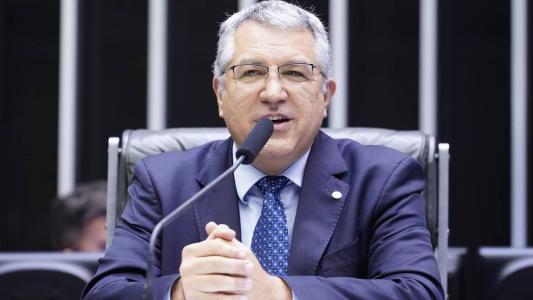 Em reunião ministerial, Padilha cobra nomeações e Haddad critica BC, dizem fontes.