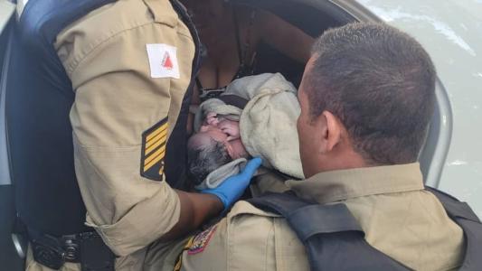 Emanuelle nasceu dentro do carro, na região de Venda Nova, em Belo Horizonte