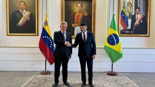 Embaixador brasileiro chegou a Caracas para restabelecer relações com a Venezuela