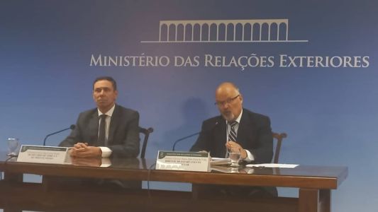 Embaixador Carlos Sérgio e o diretor consular Aloysio Mares