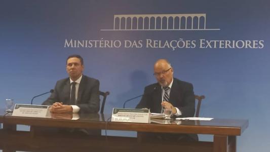Embaixador Carlos Sérgio e o diretor consular Aloysio Mares