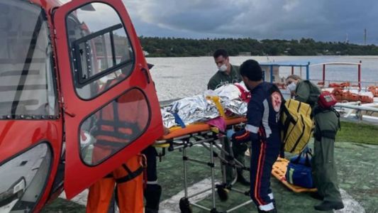 Embarcação vira com 5 turistas a bordo em Alagoas.