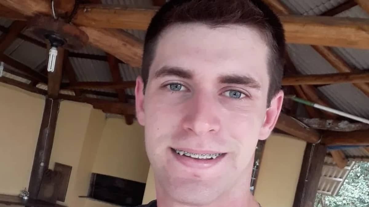 Jovem que morreu após cair de trator e ser atropelado pelo veículo teve mal súbito