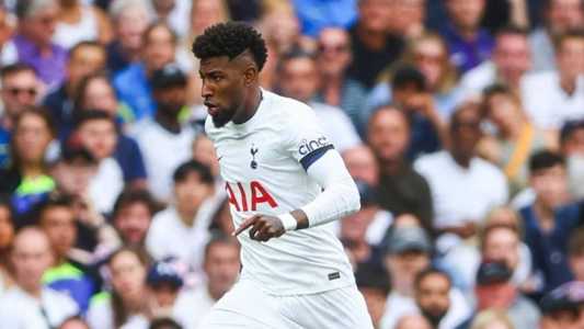 Emerson Royal defende o Tottenham