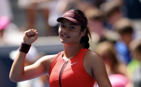 Emma Raducanu em vitória sobre a canadense Leylah Fernandez no US Open 2025
