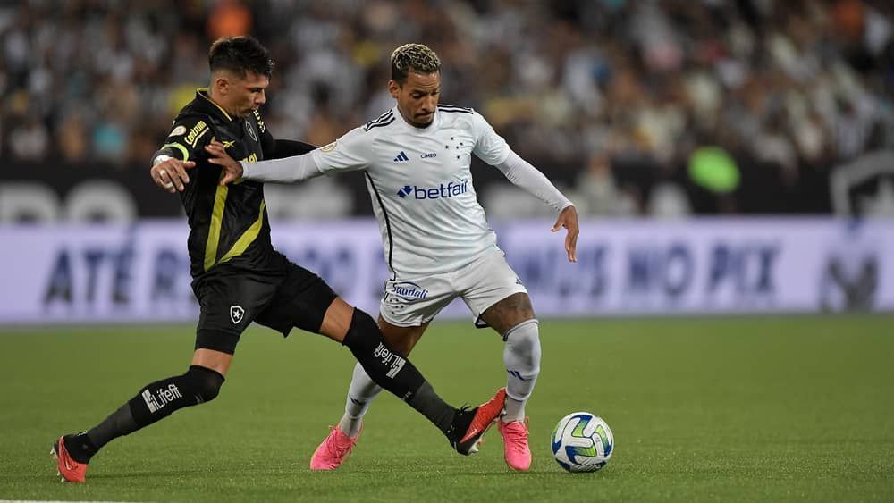 Cruzeiro empata com Botafogo e garante permanência na Série A do Brasileiro