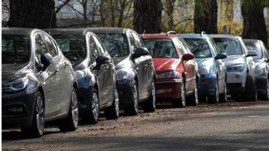 Empreendedor encontra bilhete com ofensas racistas em seu carro e diz querer justiça