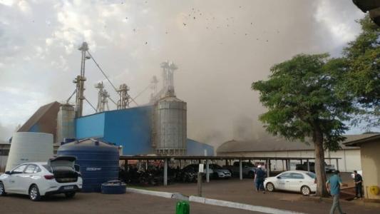 Empresa é considerada a 2ª maior do agronegócio no Paraná e 5ª maior da região Sul do Brasil; Corpo de Bombeiros montou força-tarefa para combater o incêndio e fazer buscas pelos desaparecidos