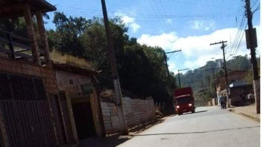 Empresa nega as acusações de poeira nas ruas com base em imagens fornecidas pelo vice-presidente da Associação dos Bairros