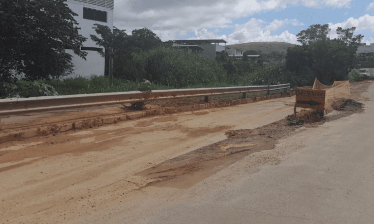 Empresa responsável por obra de loteamento é autuada em Juiz de Fora