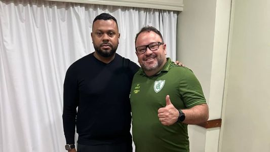 Empresário Diogo Silva ao lado de Fred Cascardo, diretor de futebol do América