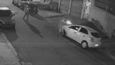 Empresário foi surpreendido enquanto aguardava por 'encontro' em rua de SP