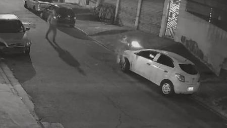 Empresário foi surpreendido enquanto aguardava por 'encontro' em rua de SP