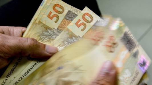 Empresas têm até dia 30 de novembro para pagar 13° salário