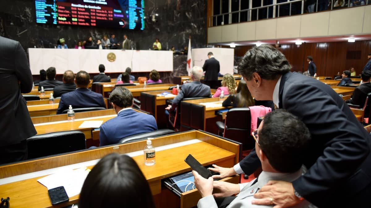 Deputados de Minas aprovam empréstimo de R$ 1 bi junto a banco de Dilma