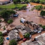 VÍDEO | Rio transborda e causa destruição em cidade do Paraná