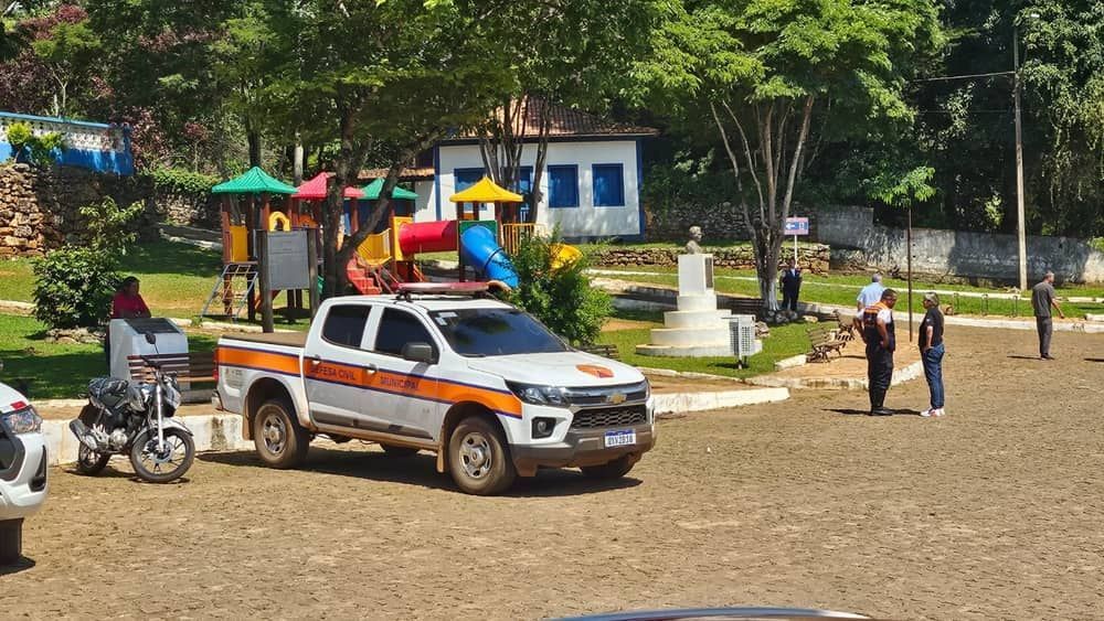 Moradores questionam autoridades sobre riscos em mina da Vale em Mariana