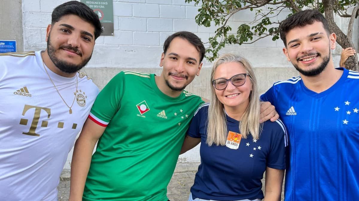 Mães comemoram companhia dos filhos em jogo do Cruzeiro