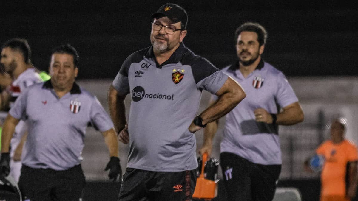 Vivendo nova oscilação na Série B, Enderson pede apoio à torcida do Sport