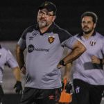 Vivendo nova oscilação na Série B, Enderson pede apoio à torcida do Sport