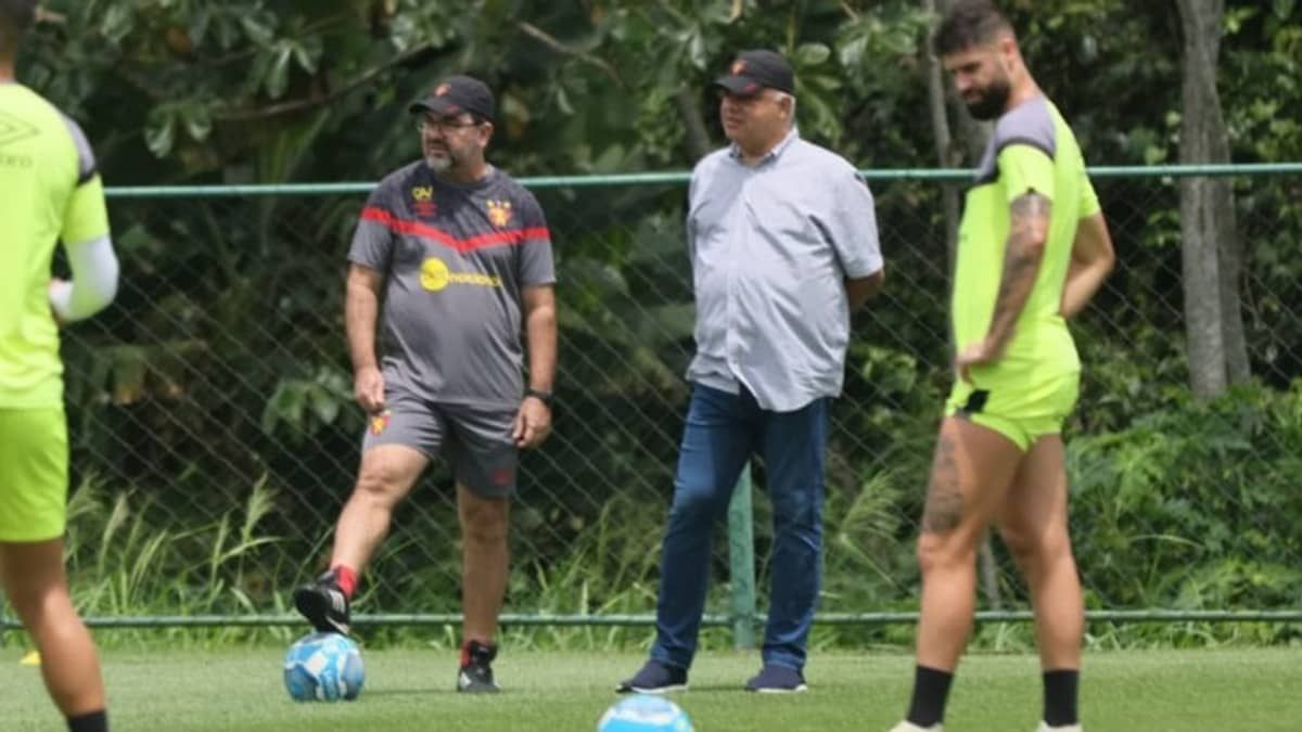 Presidente do Sport sai em defesa de Enderson: 'Melhor técnico da Série B'