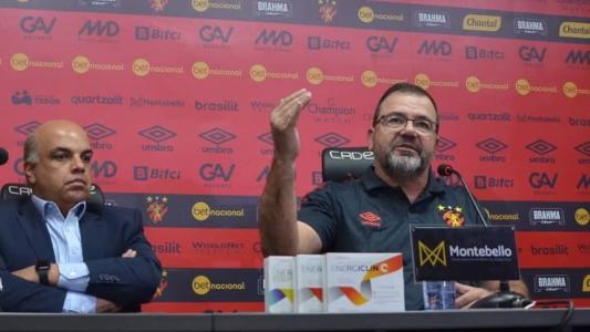 Enderson Moreira (D) espera novos reforços no Sport; à esquerda está o presidente do clube, Yuri Romão