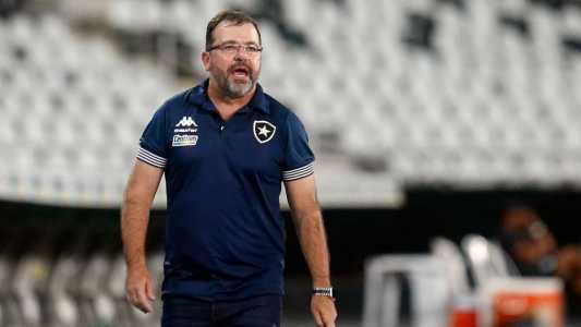 Enderson Moreira não teve bom início de Série B como visitante no Botafogo de 2019