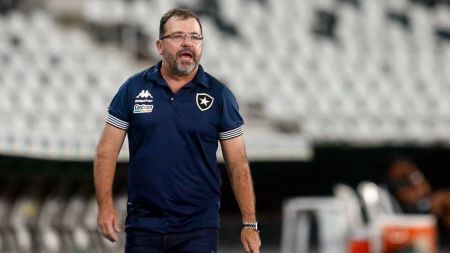 Enderson Moreira não teve bom início de Série B como visitante no Botafogo de 2019