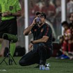 Enderson sobre escalar lateral da base no Sport: 'A gente é criticado quando não põe'
