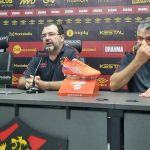 Após atraso na coletiva, Enderson critica imprensa e nega ter entregue cargo no Sport