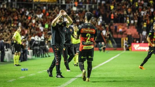 Enderson Moreira vai poupar a equipe titular na estreia da Série B