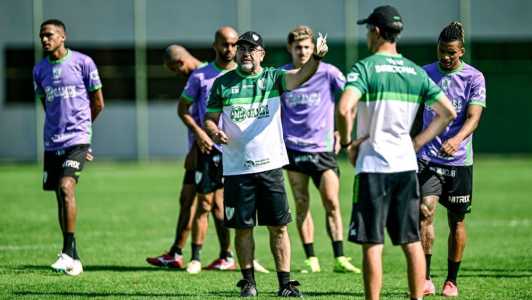 Enderson Moreira, técnico do América