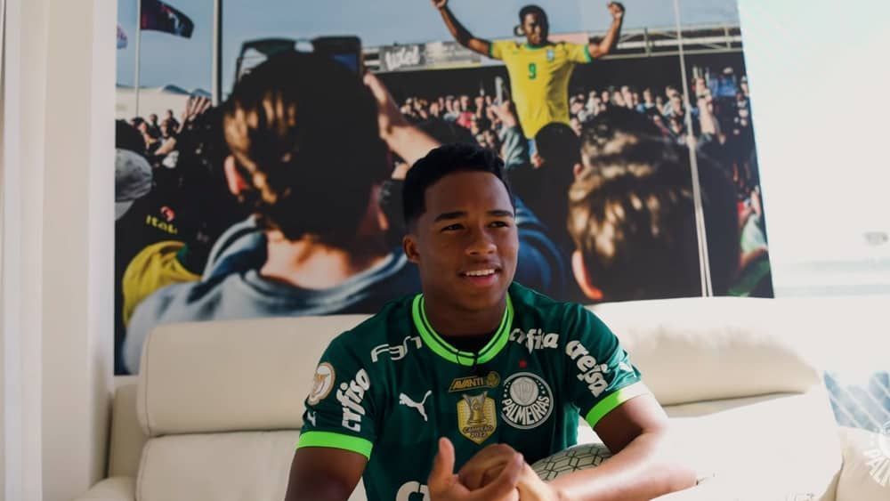Na Seleção, Endrick agradece dupla do Palmeiras por apoio em momento ruim