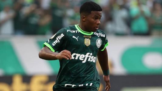 Endrick, do Palmeiras, em jogo contra a equipe o Santos, pela 26ª rodada do Campeonato Brasileiro