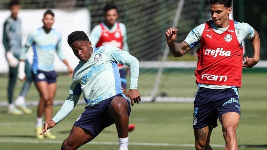 Endrick e Richard Ríos no treino do Palmeiras antes de encarar o Fortaleza