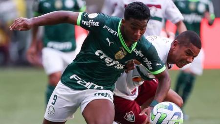 Endrick em ação durante a vitória do Palmeiras sobre o Fluminense