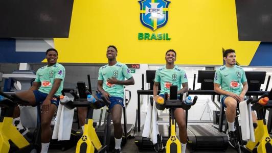 Endrick, Vini Jr, Rodrygo e Raphael Veiga em trabalho físico na Granja Comary