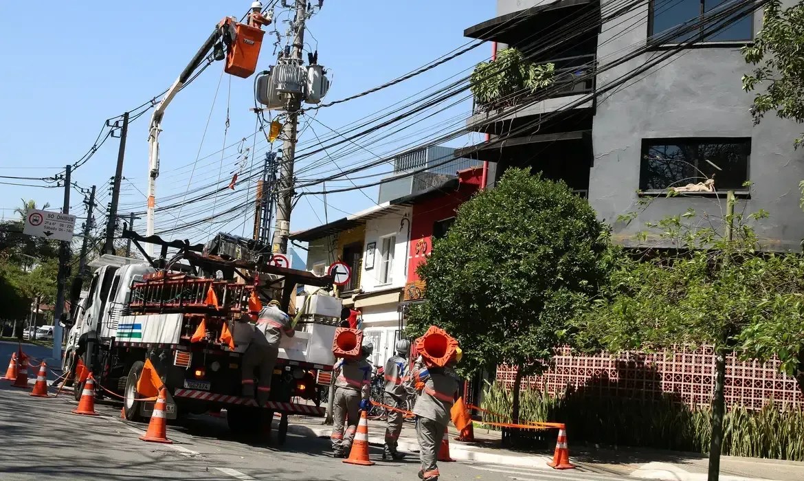Justiça de SP condena Enel a indenizar clientes pelo apagão de 2023