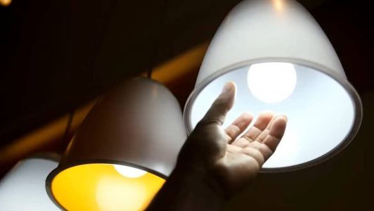 Além do SMS, a distribuidora orienta os consumidores a priorizar as solicitações de falta de luz pelo App Enel São Paulo ou site