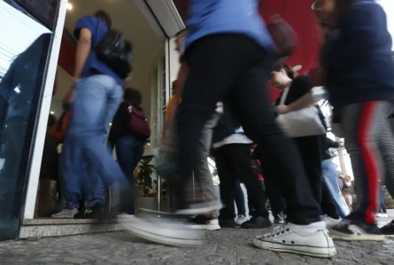 “Enem dos Concursos“: candidatos que saíram com caderno de provas serão eliminados | CNN Brasil