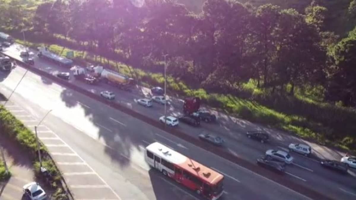 Acidentes complicam o trânsito em Belo Horizonte e região metropolitana nesta segunda-feira
