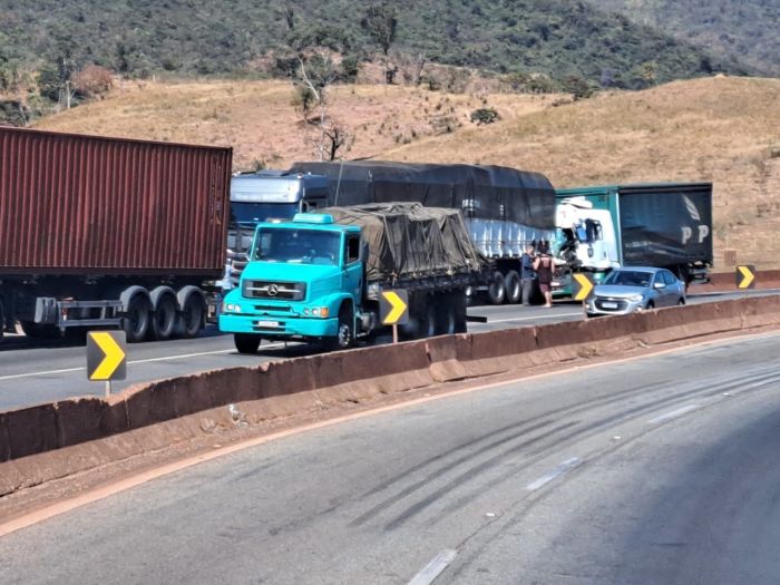 Acidente ocorreu nesta manhã (1º) na Fernão Dias