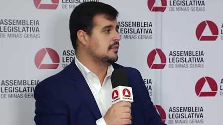 Texto apresentado por Engler estabelece "sexo biológico" como regra para as atividades