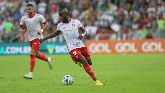 Enner Valencia fará sua estreia como centroavante diante do Palmeiras