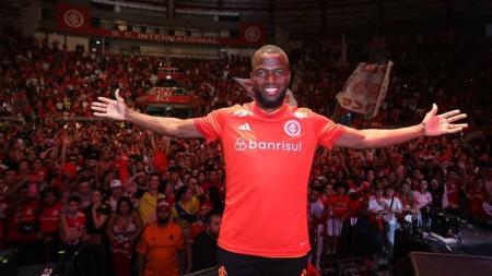 Enner Valencia foi apresentado pelo Internacional na segunda (26), em Porto Alegre