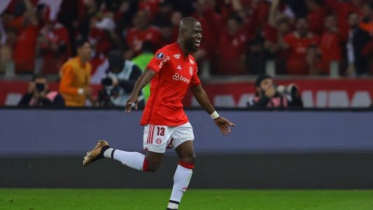 Enner Valencia marcou os três gols, na ida e na volta, da classificação colorada